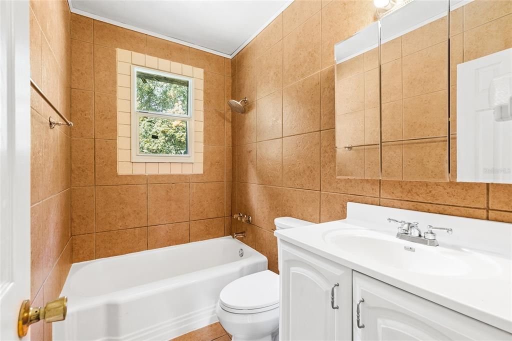 For Sale: $195,000 (3 beds, 1 baths, 1328 Square Feet)