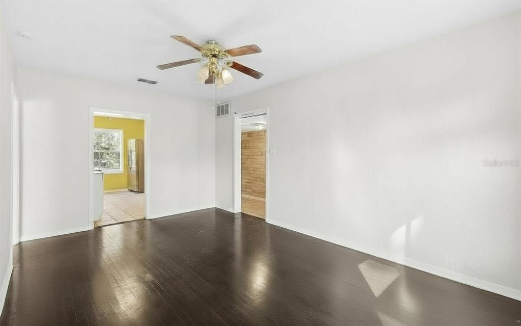 For Sale: $195,000 (3 beds, 1 baths, 1328 Square Feet)