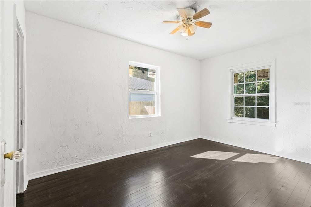 For Sale: $195,000 (3 beds, 1 baths, 1328 Square Feet)