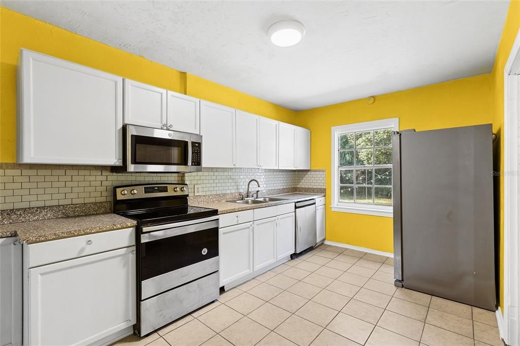 For Sale: $195,000 (3 beds, 1 baths, 1328 Square Feet)