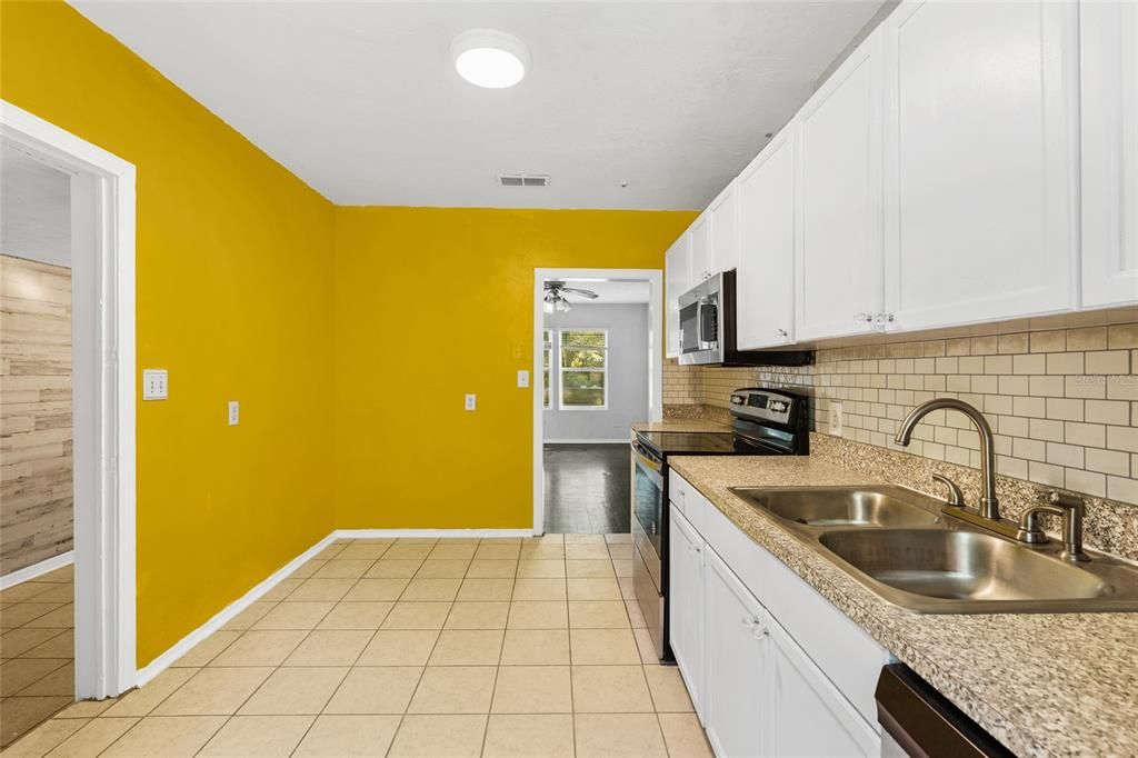 For Sale: $195,000 (3 beds, 1 baths, 1328 Square Feet)