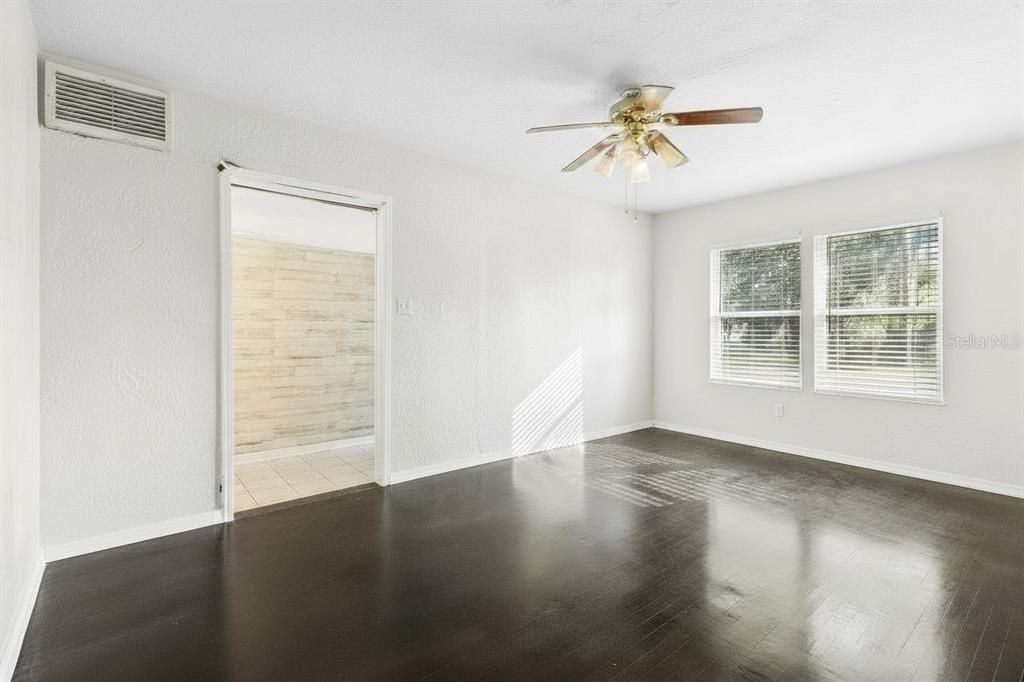 For Sale: $195,000 (3 beds, 1 baths, 1328 Square Feet)