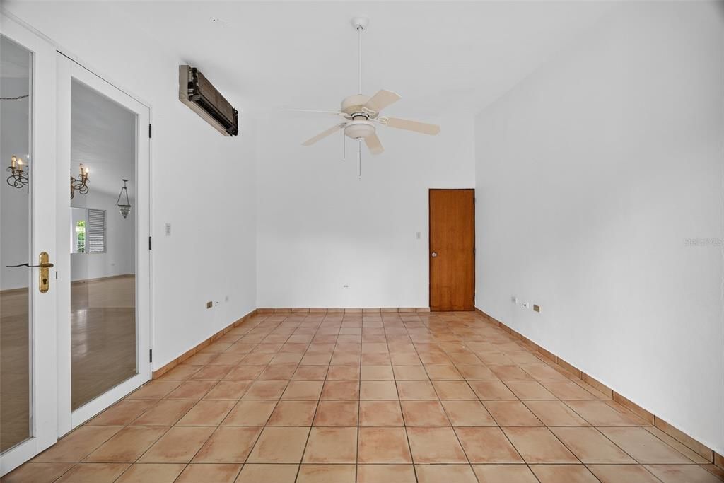 En Venta: $1,495,000 (6 camas, 4 baños, 2800 Pies cuadrados)