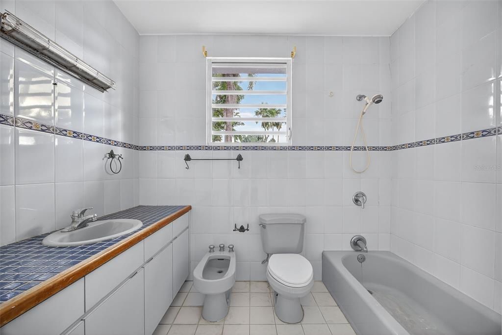 En Venta: $1,495,000 (6 camas, 4 baños, 2800 Pies cuadrados)