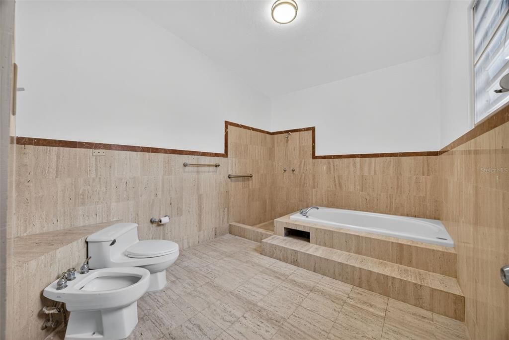 En Venta: $1,495,000 (6 camas, 4 baños, 2800 Pies cuadrados)