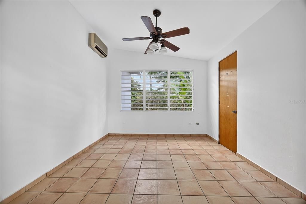 En Venta: $1,495,000 (6 camas, 4 baños, 2800 Pies cuadrados)