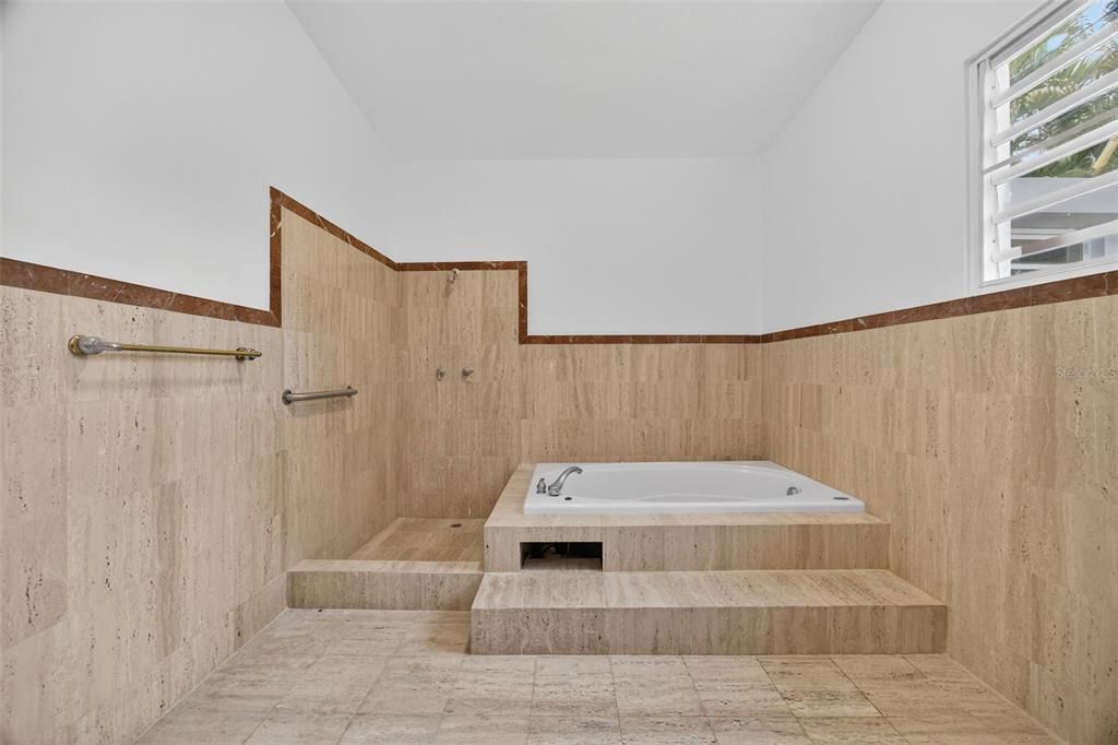 En Venta: $1,495,000 (6 camas, 4 baños, 2800 Pies cuadrados)