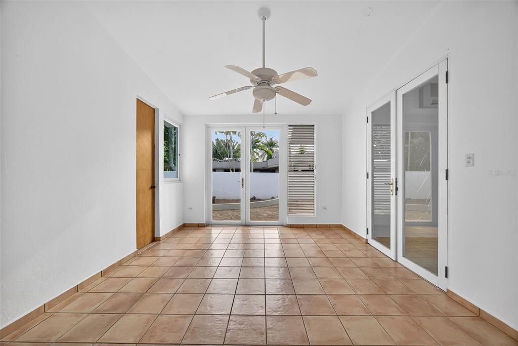 En Venta: $1,495,000 (6 camas, 4 baños, 2800 Pies cuadrados)