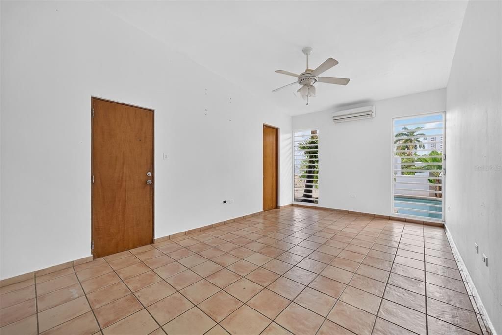 En Venta: $1,495,000 (6 camas, 4 baños, 2800 Pies cuadrados)