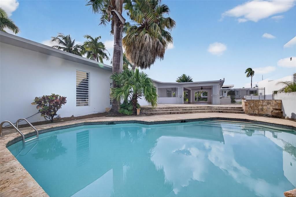 En Venta: $1,495,000 (6 camas, 4 baños, 2800 Pies cuadrados)