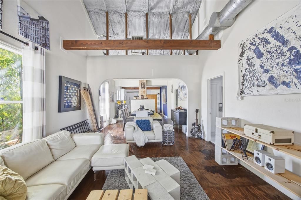 For Sale: $535,000 (3 beds, 2 baths, 1290 Square Feet)