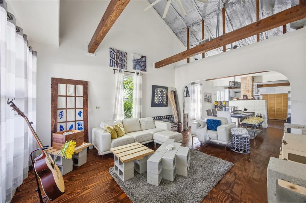 For Sale: $535,000 (3 beds, 2 baths, 1290 Square Feet)