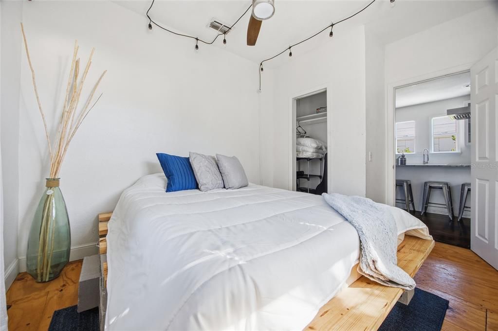 For Sale: $535,000 (3 beds, 2 baths, 1290 Square Feet)