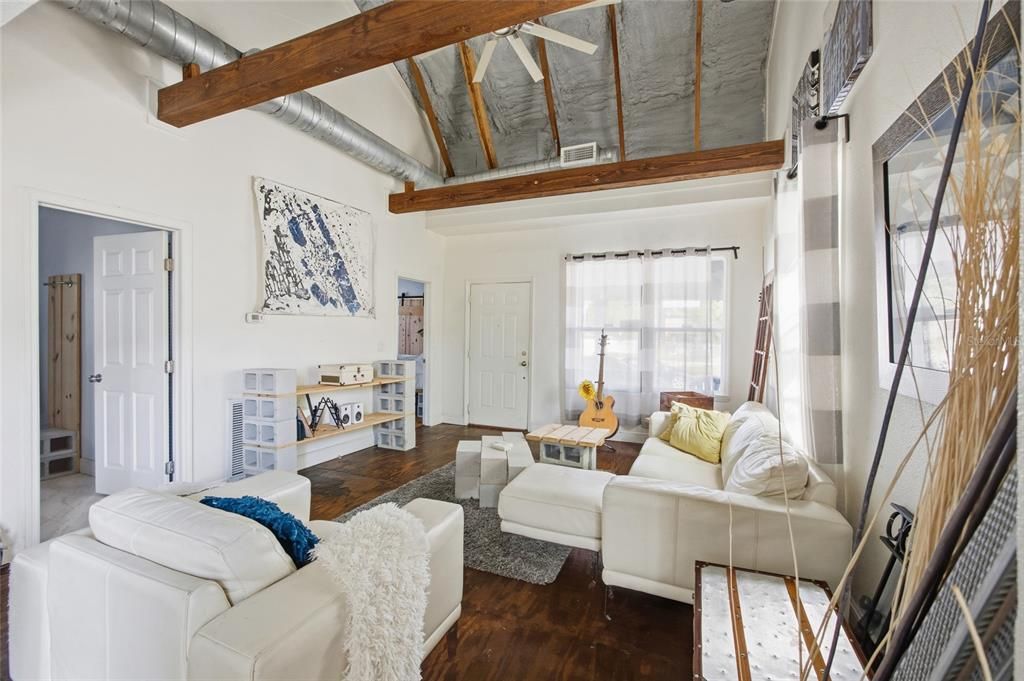 For Sale: $535,000 (3 beds, 2 baths, 1290 Square Feet)