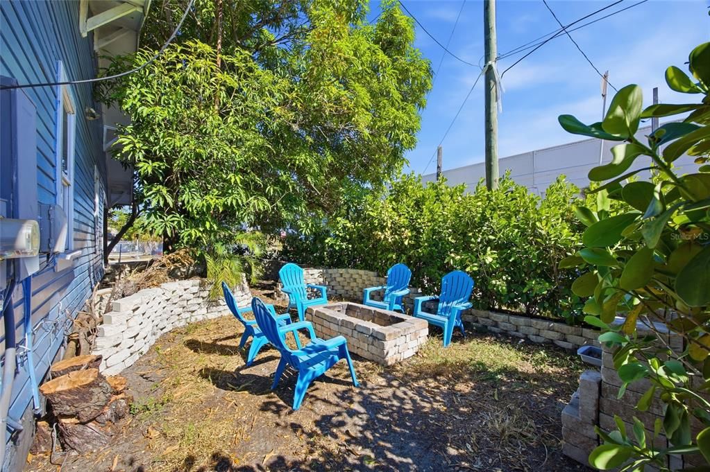 For Sale: $535,000 (3 beds, 2 baths, 1290 Square Feet)