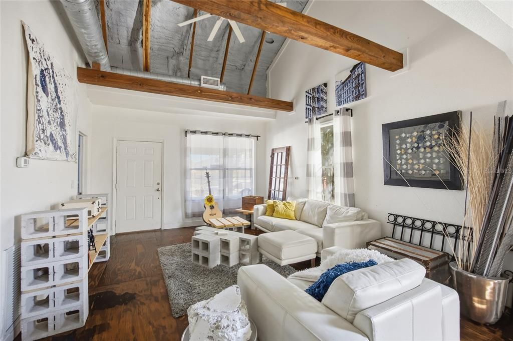 For Sale: $535,000 (3 beds, 2 baths, 1290 Square Feet)