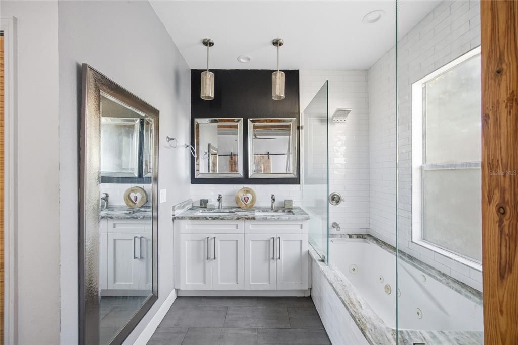 For Sale: $535,000 (3 beds, 2 baths, 1290 Square Feet)