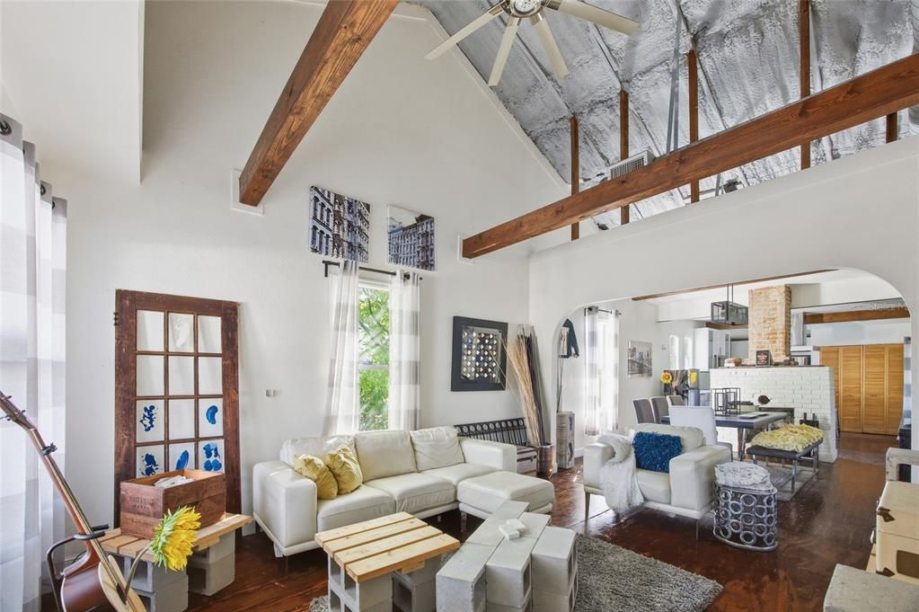 For Sale: $535,000 (3 beds, 2 baths, 1290 Square Feet)