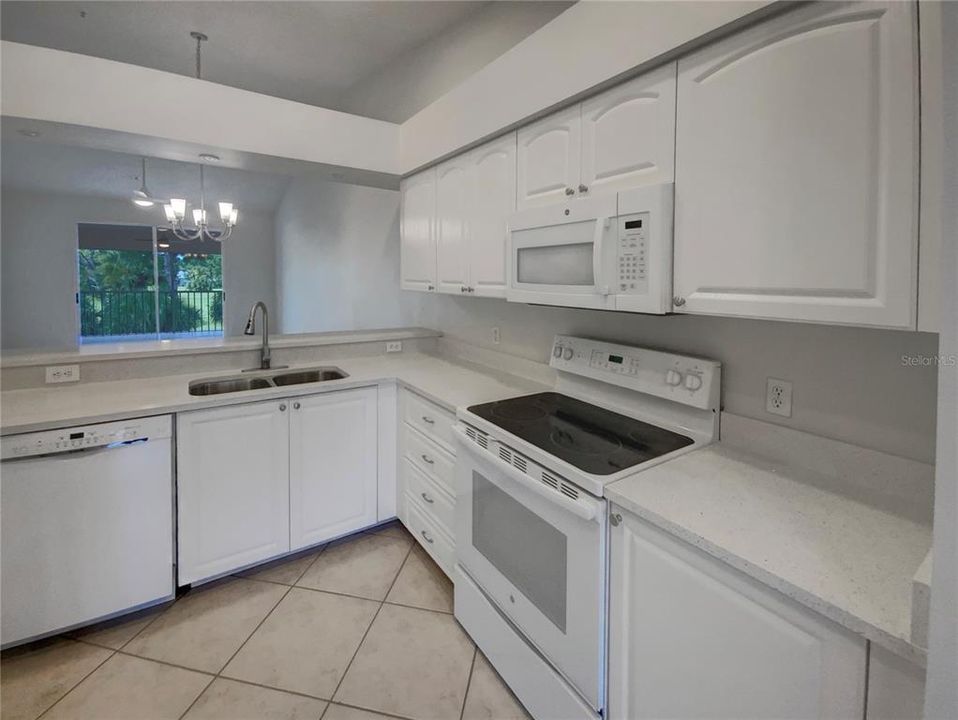 For Sale: $196,000 (2 beds, 2 baths, 1269 Square Feet)