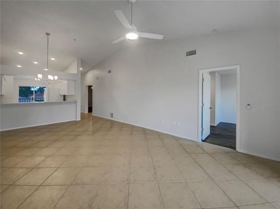 For Sale: $196,000 (2 beds, 2 baths, 1269 Square Feet)