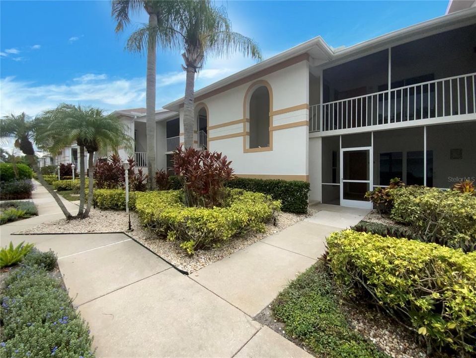 For Sale: $196,000 (2 beds, 2 baths, 1269 Square Feet)