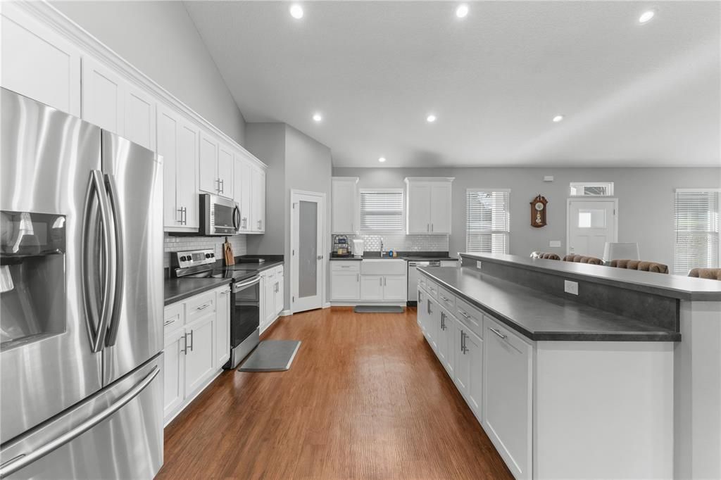 For Sale: $489,900 (3 beds, 3 baths, 1996 Square Feet)