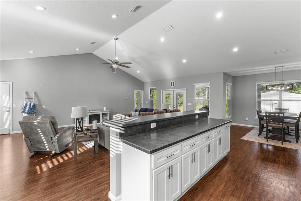 For Sale: $489,900 (3 beds, 3 baths, 1996 Square Feet)