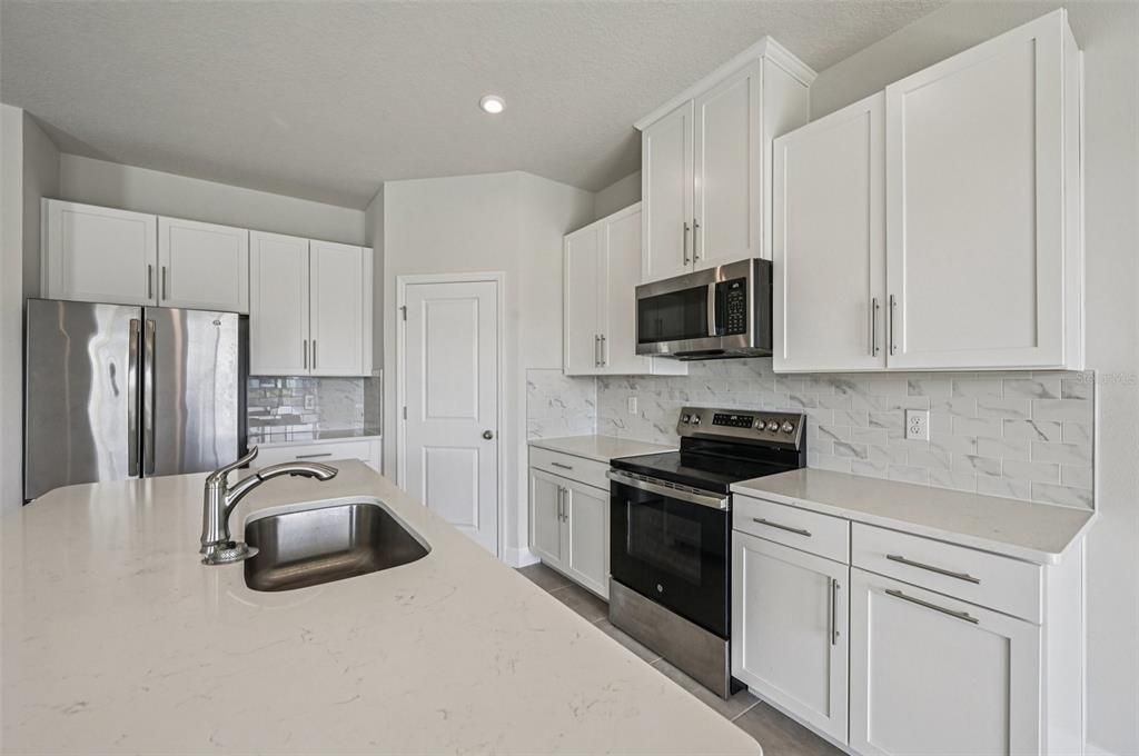 For Sale: $399,888 (4 beds, 2 baths, 1808 Square Feet)