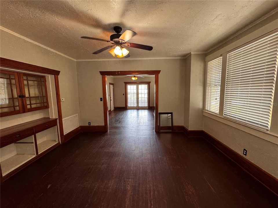 出租: $1,550 (3 贝兹, 1 浴室, 1329 平方英尺)