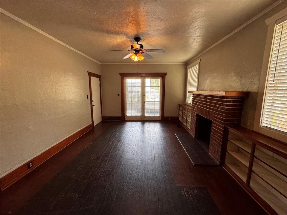 出租: $1,550 (3 贝兹, 1 浴室, 1329 平方英尺)