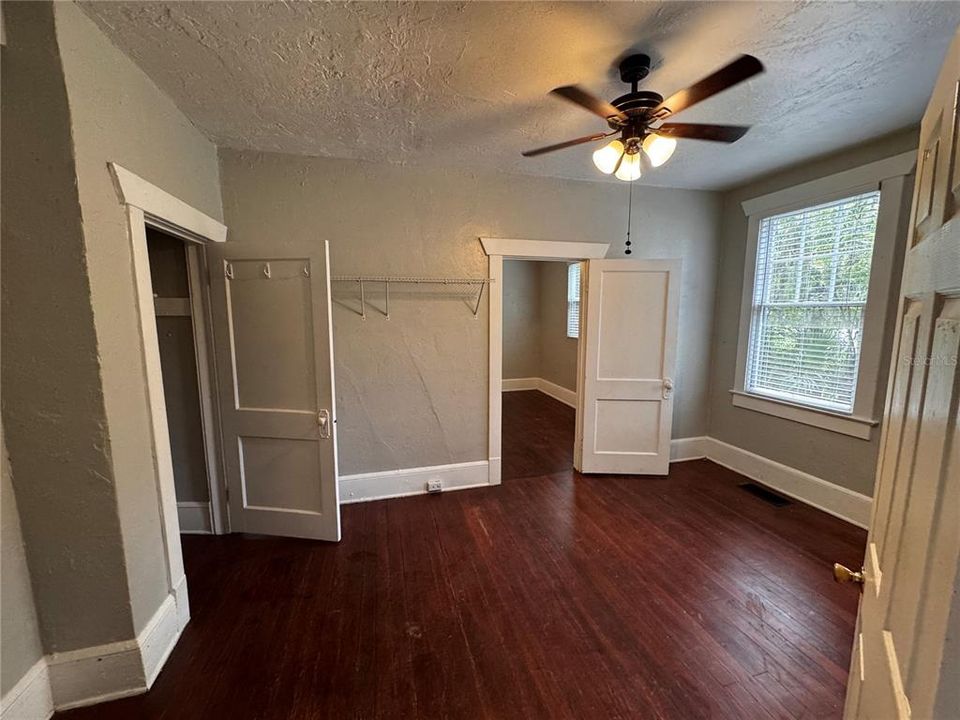 出租: $1,550 (3 贝兹, 1 浴室, 1329 平方英尺)