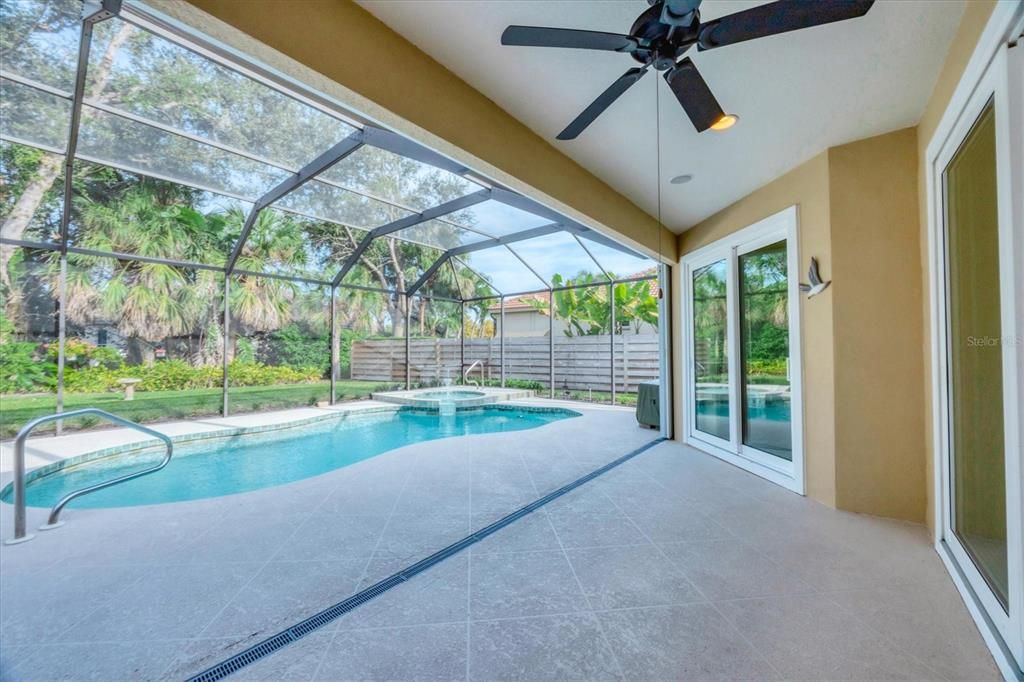 Под контрактом: $640,000 (3 спален, 2 ванн, 1889 Квадратных фут)