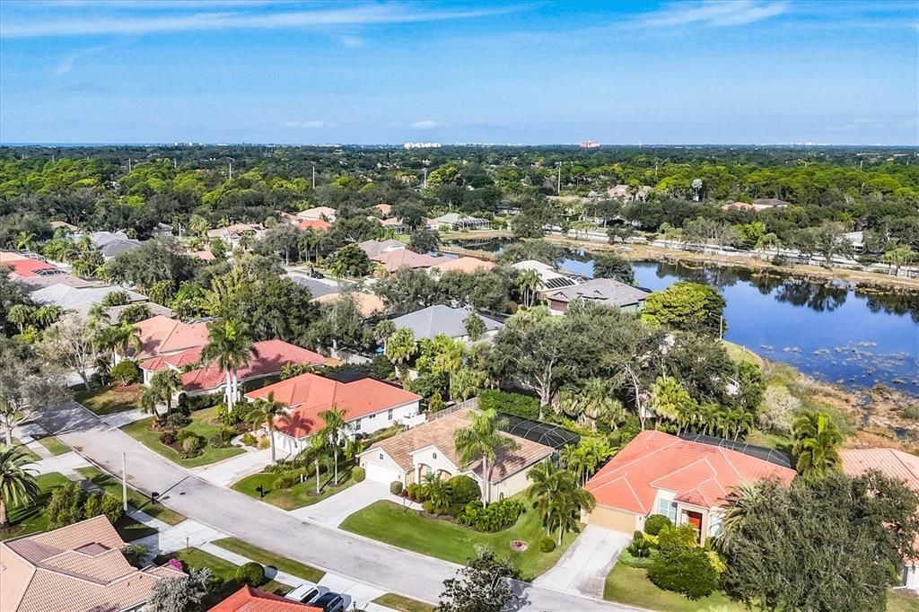 Под контрактом: $640,000 (3 спален, 2 ванн, 1889 Квадратных фут)