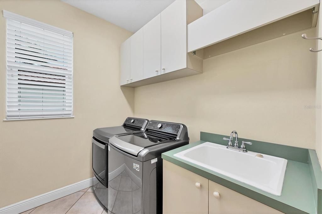 Под контрактом: $640,000 (3 спален, 2 ванн, 1889 Квадратных фут)