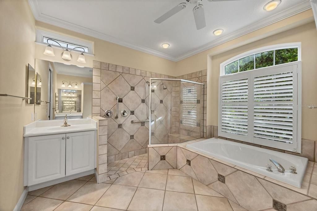 Под контрактом: $640,000 (3 спален, 2 ванн, 1889 Квадратных фут)