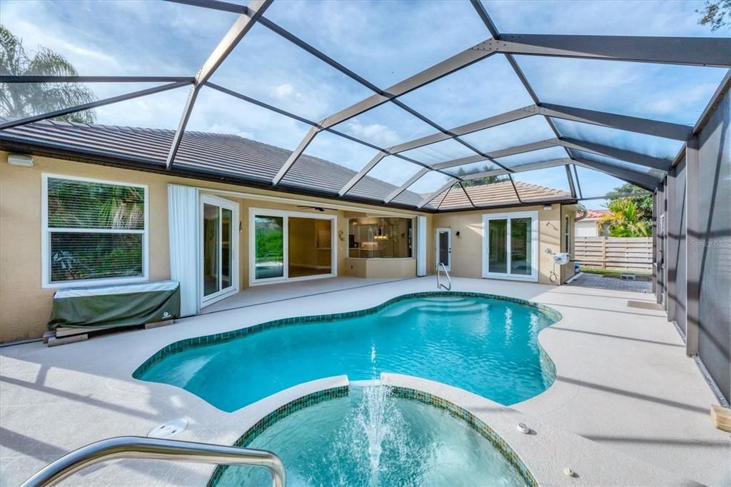 Под контрактом: $640,000 (3 спален, 2 ванн, 1889 Квадратных фут)