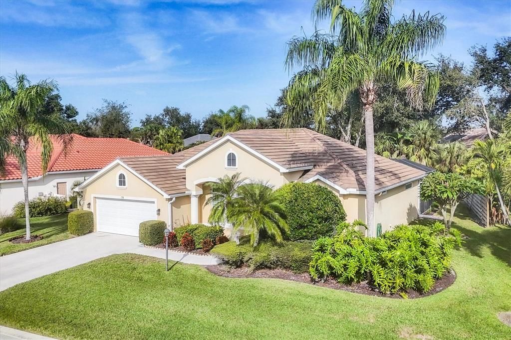 Под контрактом: $640,000 (3 спален, 2 ванн, 1889 Квадратных фут)