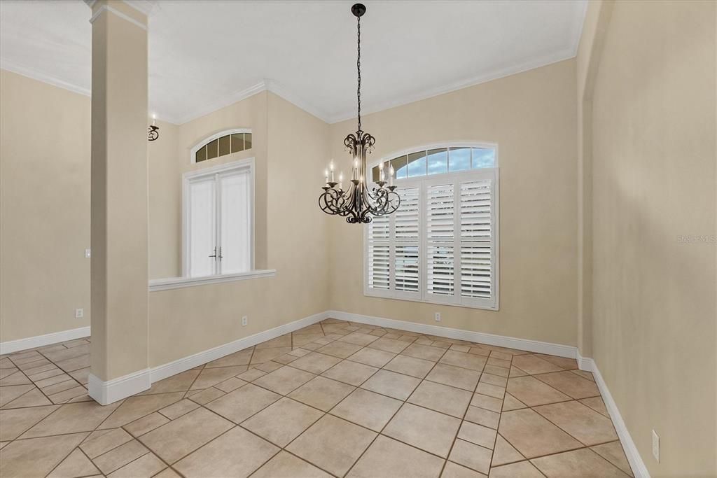 Под контрактом: $640,000 (3 спален, 2 ванн, 1889 Квадратных фут)