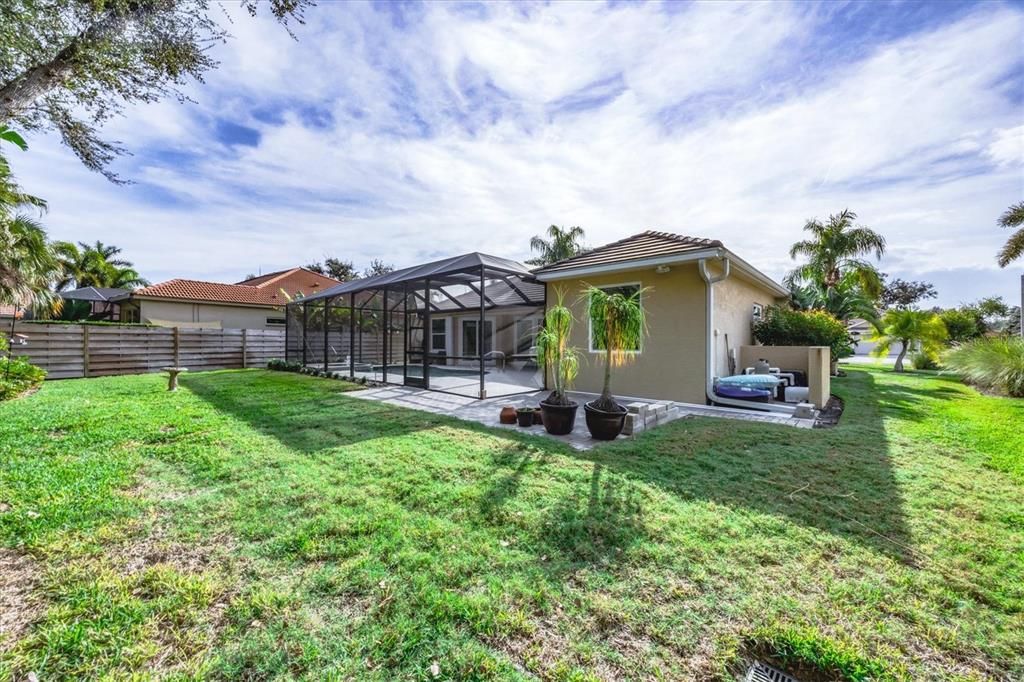 Под контрактом: $640,000 (3 спален, 2 ванн, 1889 Квадратных фут)