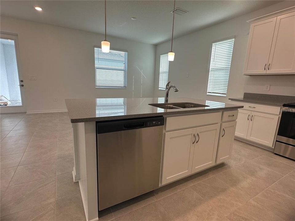 出租: $2,995 (3 贝兹, 2 浴室, 1912 平方英尺)