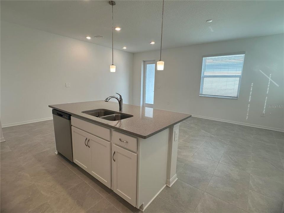 出租: $2,995 (3 贝兹, 2 浴室, 1912 平方英尺)