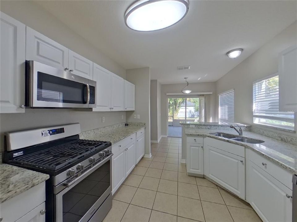 For Rent: $2,139 (3 beds, 2 baths, 1581 Square Feet)