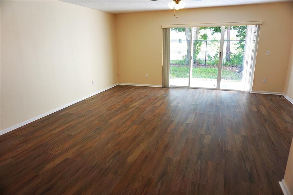 出租: $1,925 (2 贝兹, 2 浴室, 1228 平方英尺)