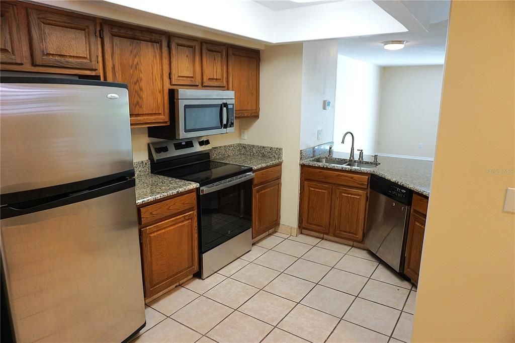 出租: $1,925 (2 贝兹, 2 浴室, 1228 平方英尺)