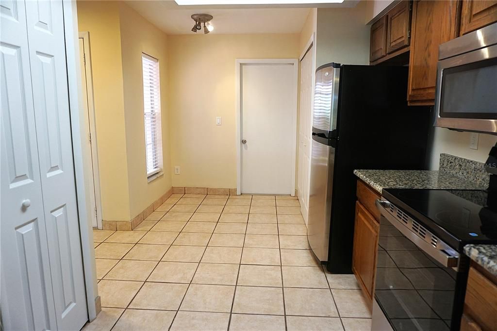 出租: $1,925 (2 贝兹, 2 浴室, 1228 平方英尺)