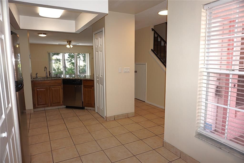 出租: $1,925 (2 贝兹, 2 浴室, 1228 平方英尺)