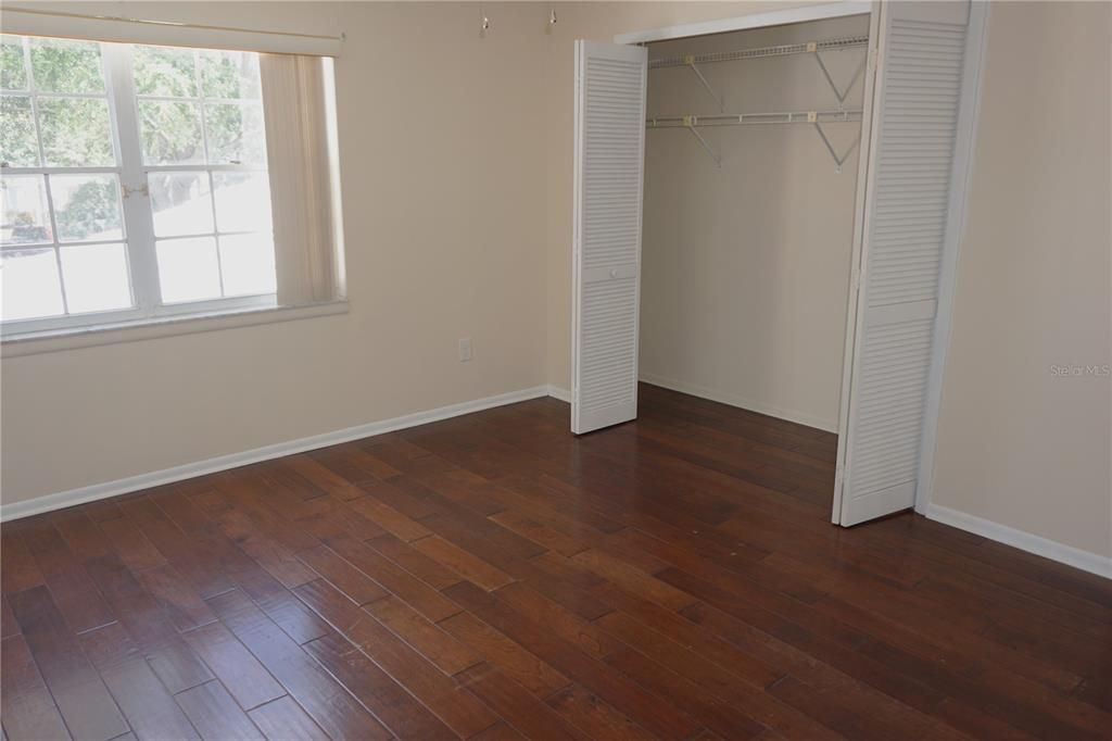 出租: $1,925 (2 贝兹, 2 浴室, 1228 平方英尺)