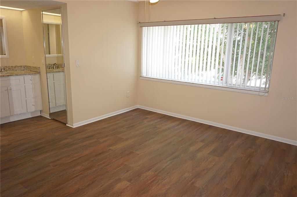 出租: $1,925 (2 贝兹, 2 浴室, 1228 平方英尺)