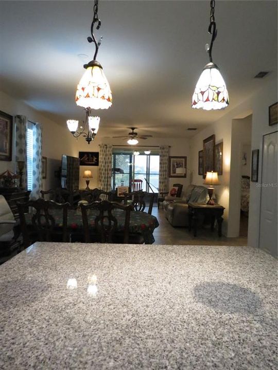 待售: $425,000 (4 贝兹, 2 浴室, 2064 平方英尺)