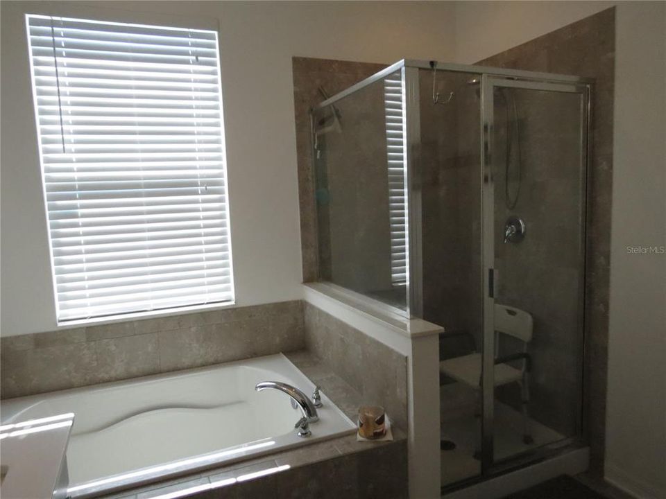 待售: $425,000 (4 贝兹, 2 浴室, 2064 平方英尺)